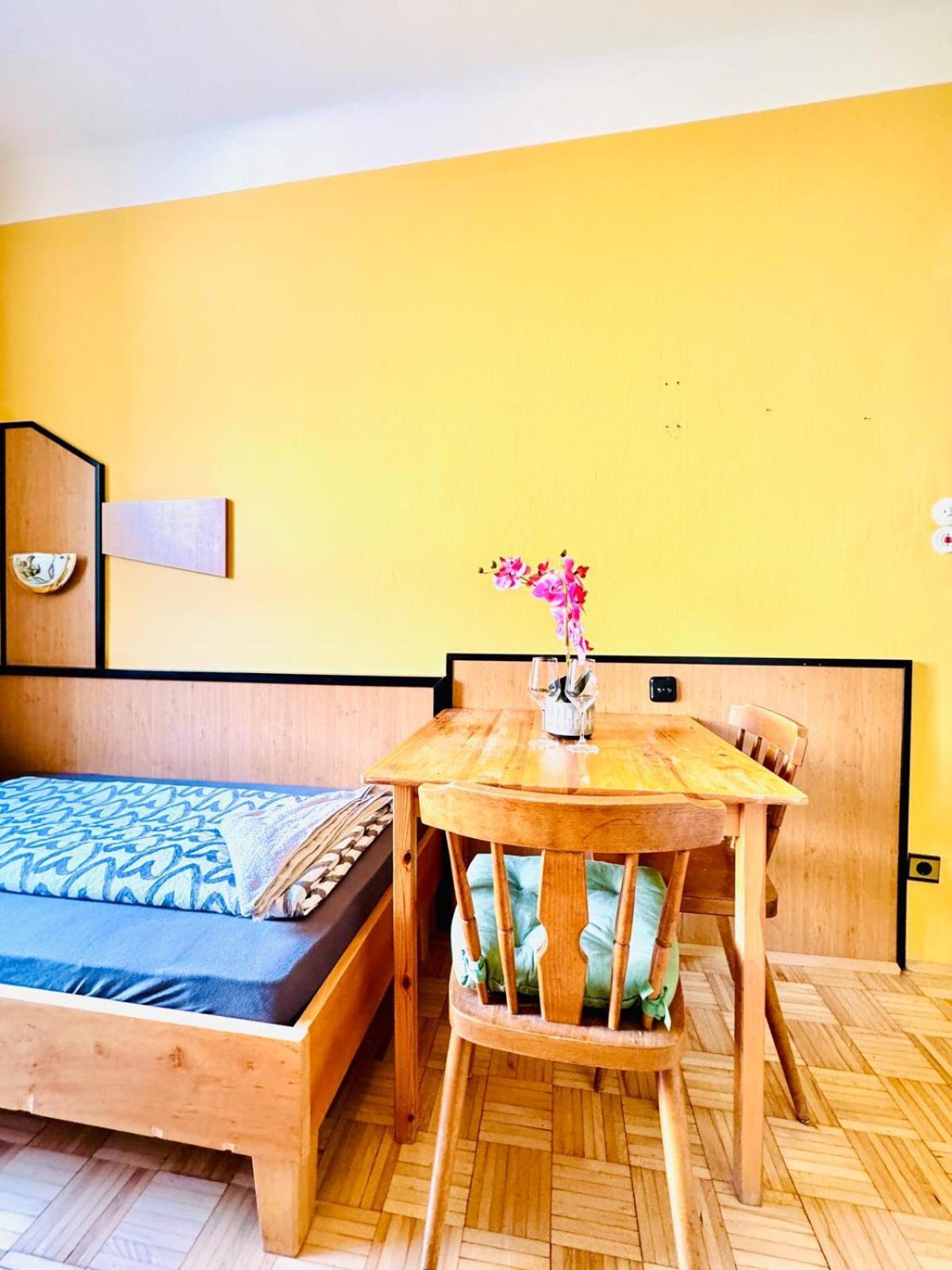 Affordable Central Rooms, 10-Min To Lugner City Відень Екстер'єр фото