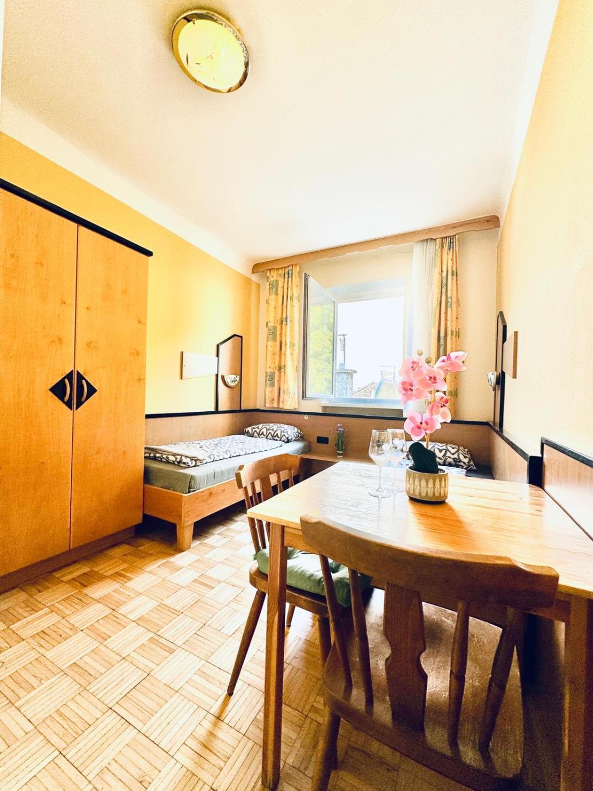 Affordable Central Rooms, 10-Min To Lugner City Відень Екстер'єр фото