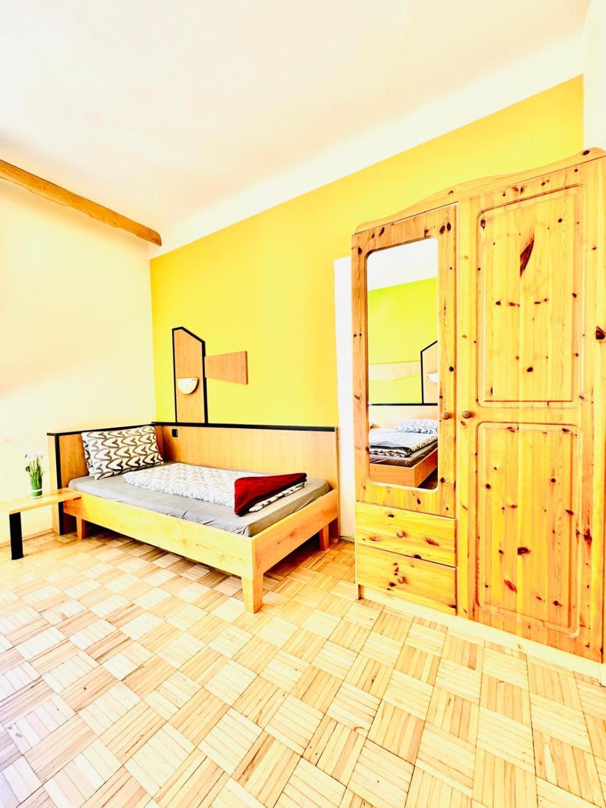 Affordable Central Rooms, 10-Min To Lugner City Відень Екстер'єр фото