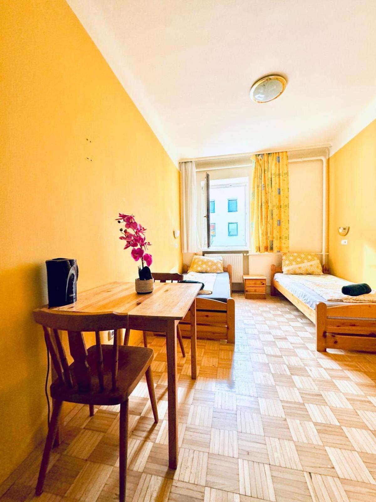 Affordable Central Rooms, 10-Min To Lugner City Відень Екстер'єр фото