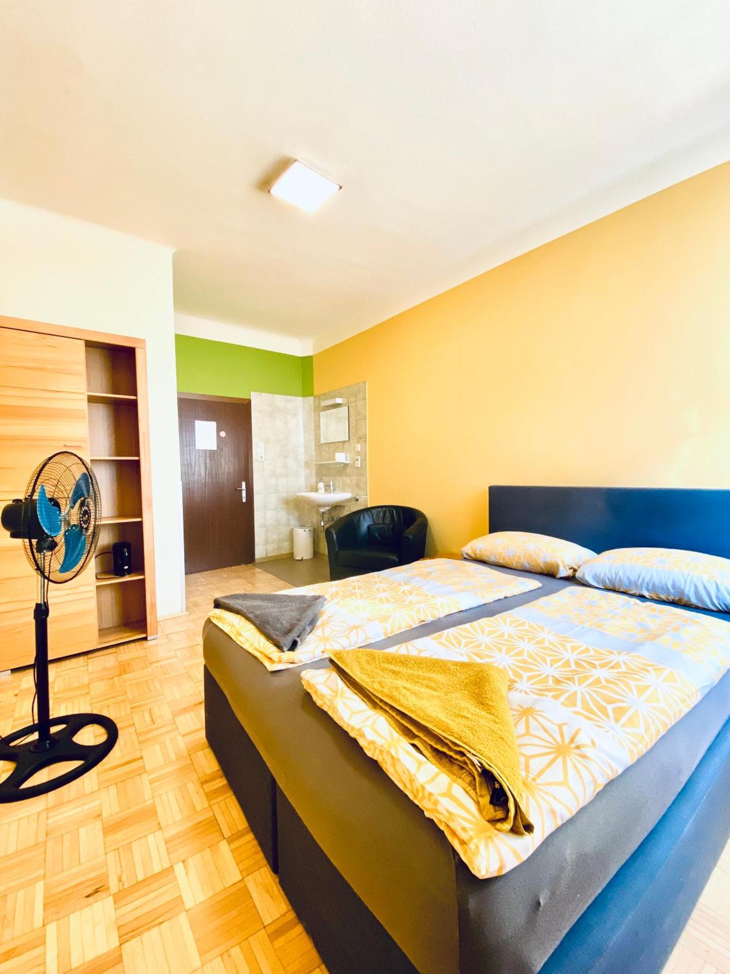 Affordable Central Rooms, 10-Min To Lugner City Відень Екстер'єр фото