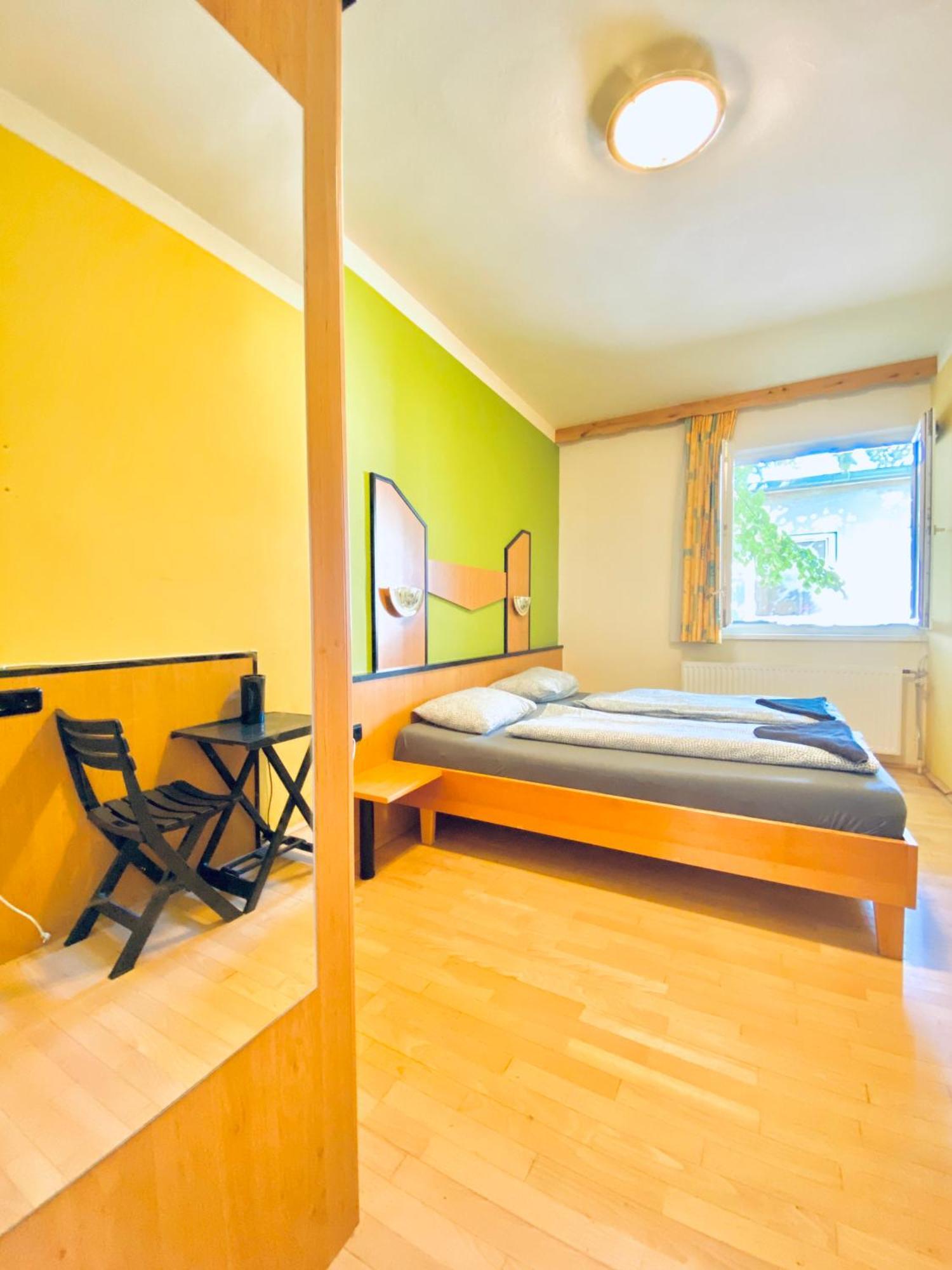 Affordable Central Rooms, 10-Min To Lugner City Відень Екстер'єр фото