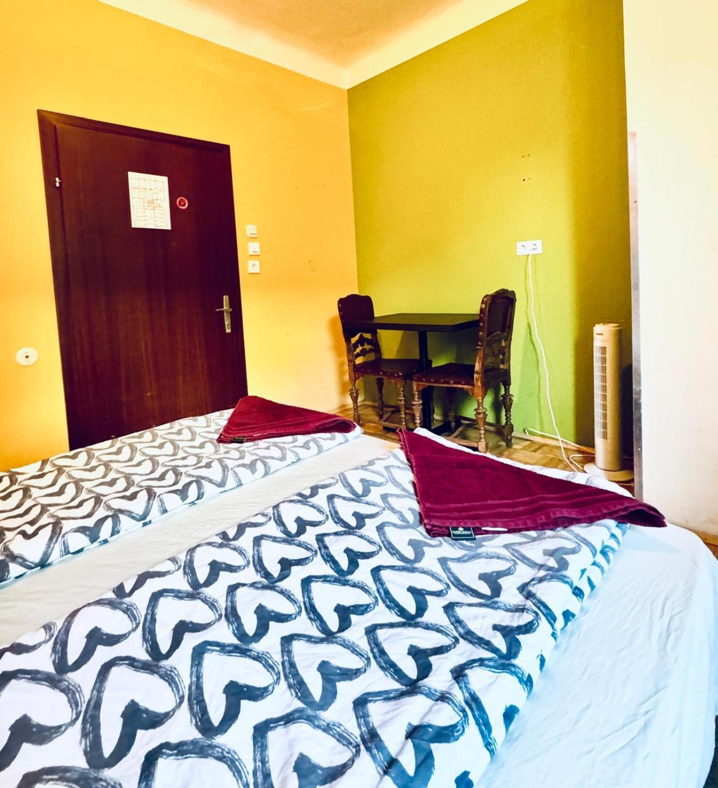 Affordable Central Rooms, 10-Min To Lugner City Відень Екстер'єр фото