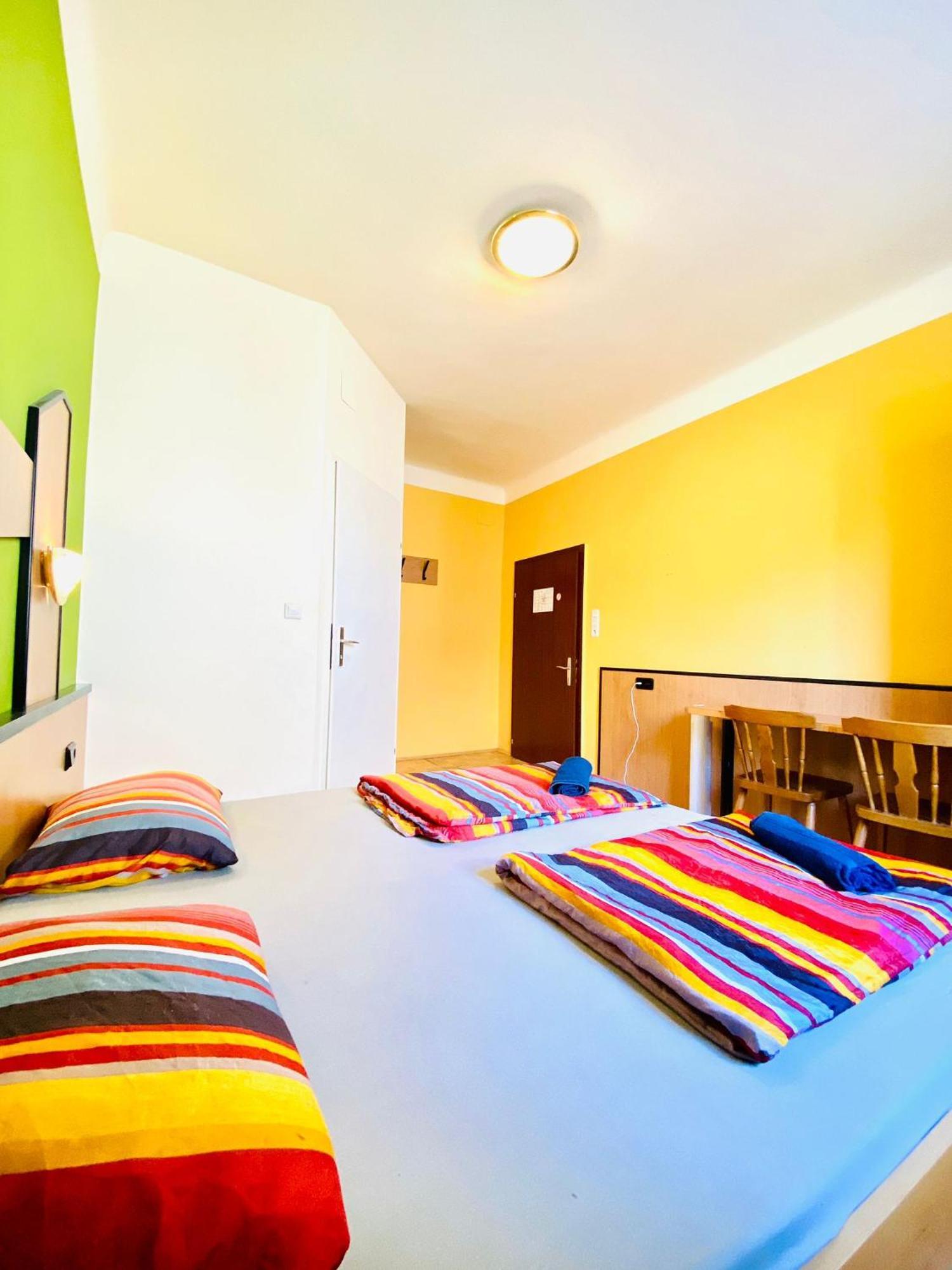 Affordable Central Rooms, 10-Min To Lugner City Відень Екстер'єр фото